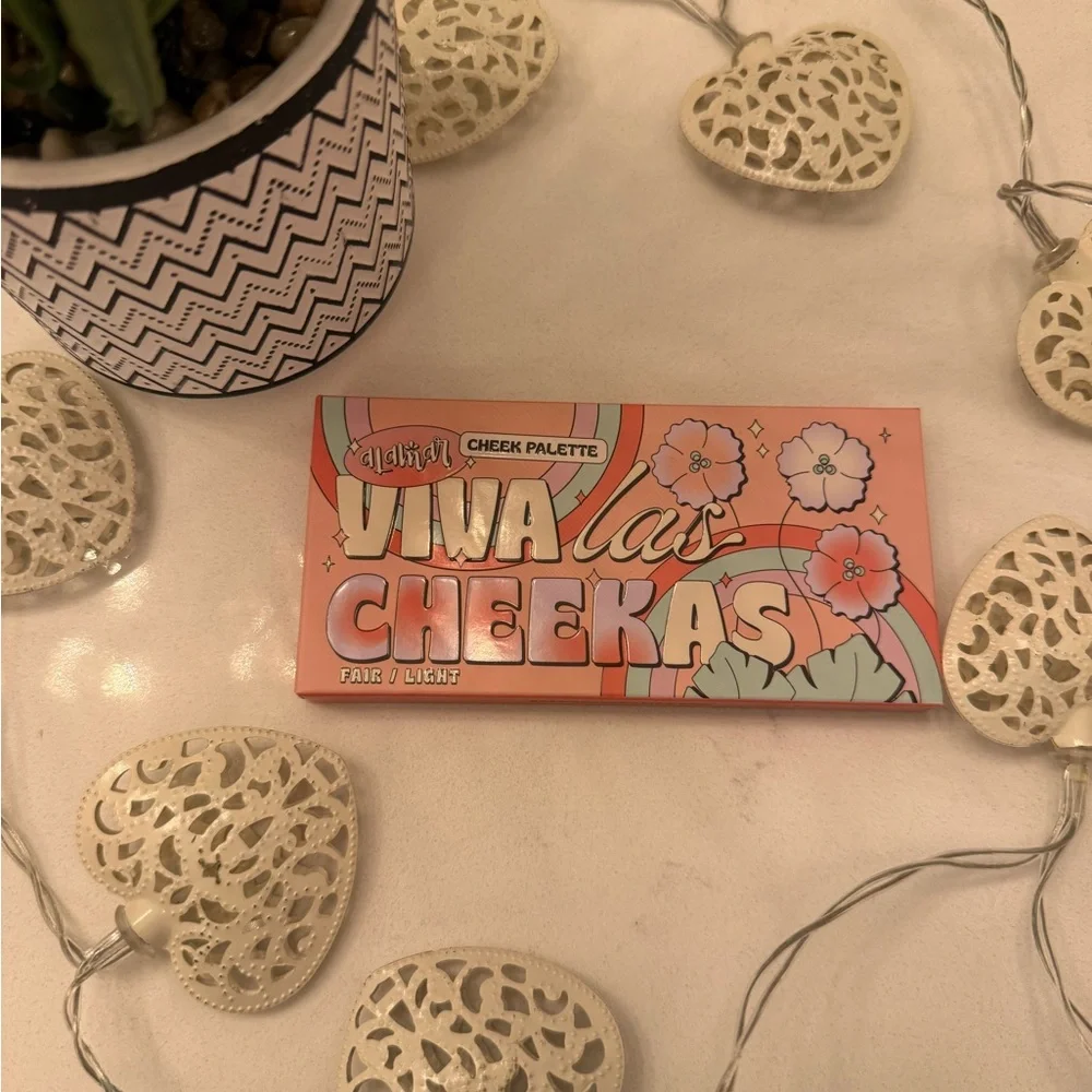 Alamar Viva Las Cheekas Blush & Highlight Palette New‎ In Box